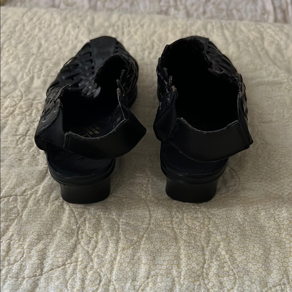 Black Slip-Ons Casual Leather Sandals - Picture 4 of 5